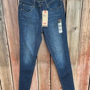 **NWT** Levi’s Woman's 710 Super Skinny Mid Rise Blue Jeans. Size 10